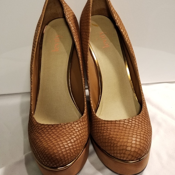 Wedge Heel - Picture 3 of 4